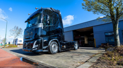 20260329-Tom-Holding-00284